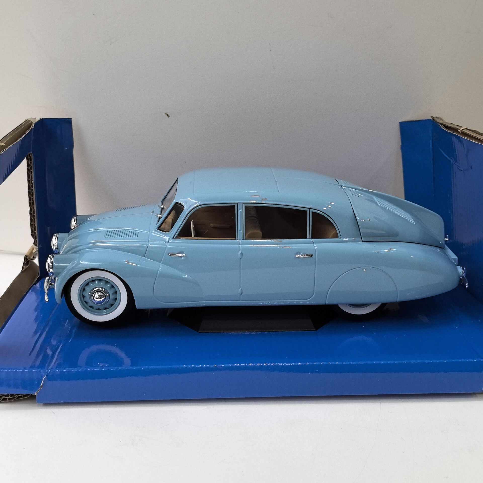 MCG Diecast 1/18 Scale TATRA 8 - đánh giá và giá Vintage Collectible Toy Cars